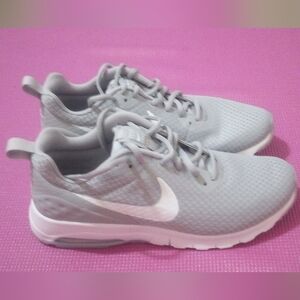 Men's Nike Air Max motions size 8 New